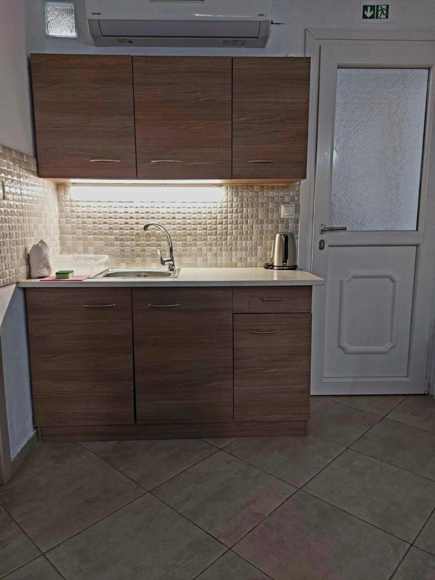 Maria'S Cozy Basement Studio ! Volos Exterior photo